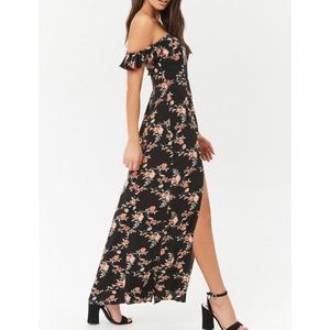Forever 21 Dresses - Floral Maxi Dress *NEVER WORN* Forever 21 Dresses - Floral Maxi Dress *NEVER WORN*